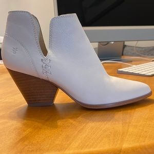 White Frye size 8.5 low boots